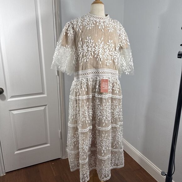 Ivy City Co Dresses & Skirts - Ivy City Co. Cream Lace Midi Dress